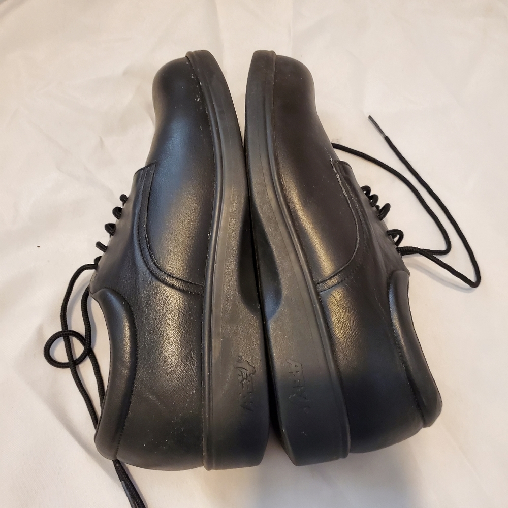 Apex Ambulator womens size 9 wide shoes
